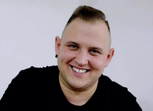 Lankovics Dániel - műköröm tanfolyam oktató